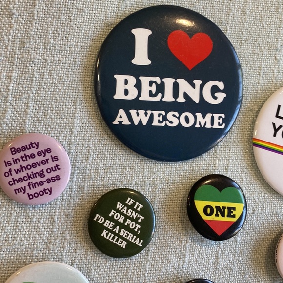 🌼 Button pin bundle - Picture 2 of 5